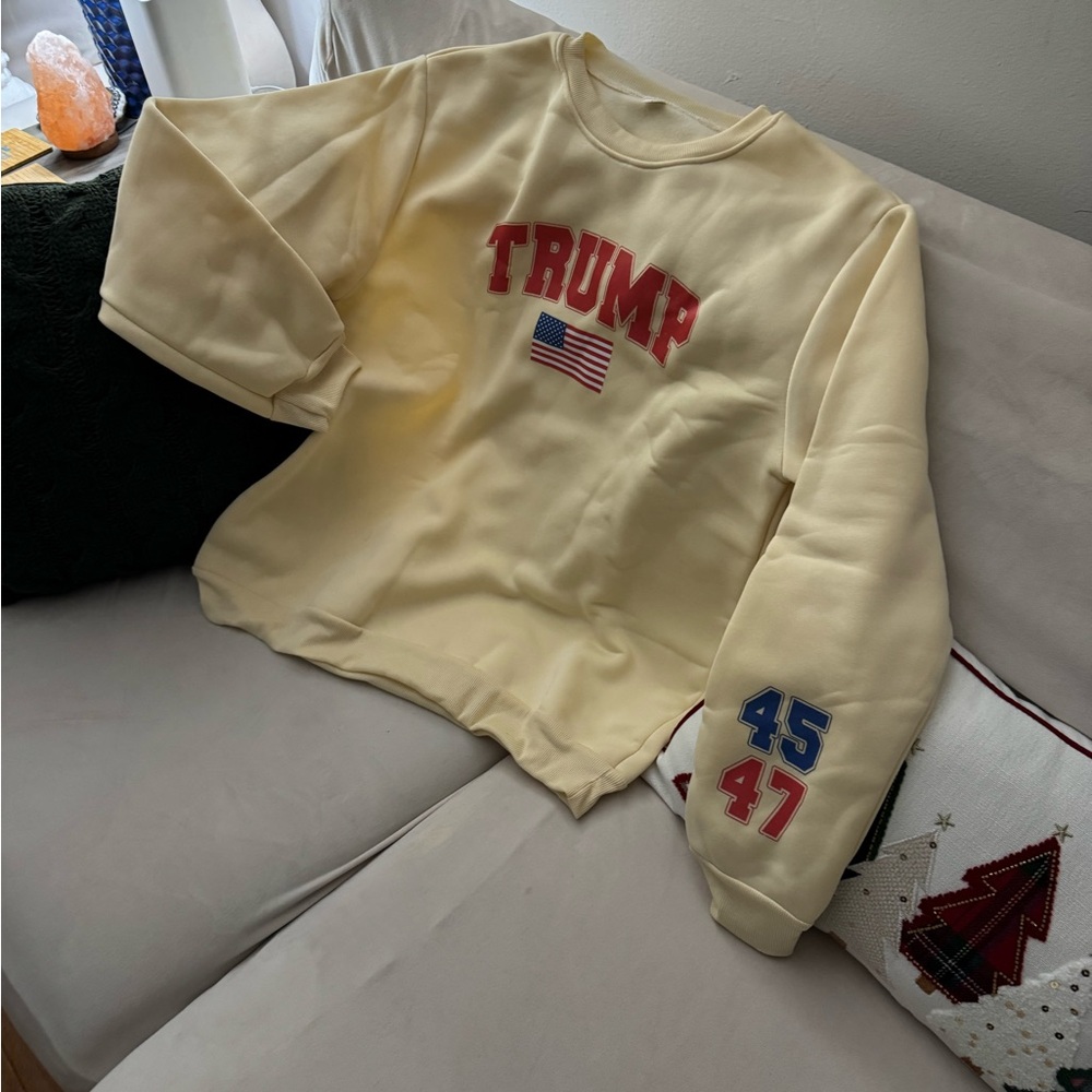 TRUMP Cream Sweatshirt with Flag and Numbers